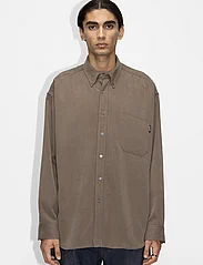 Hope - Oversized Tencel Shirt - peruskauluspaidat - mud brown - 2