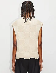 Hope - Trap Vest Offwhite - knitted vests - offwhite - 3