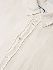 Hope - Elma Edit Clean Shirt Off White Linen - linnen overhemden - offwhite linen - 2