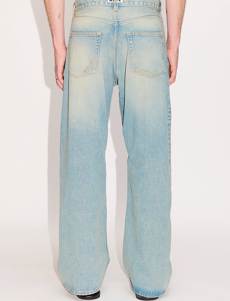 Hope - Criss Jeans Light Blue Sandy - loose jeans - light blue sandy - 3