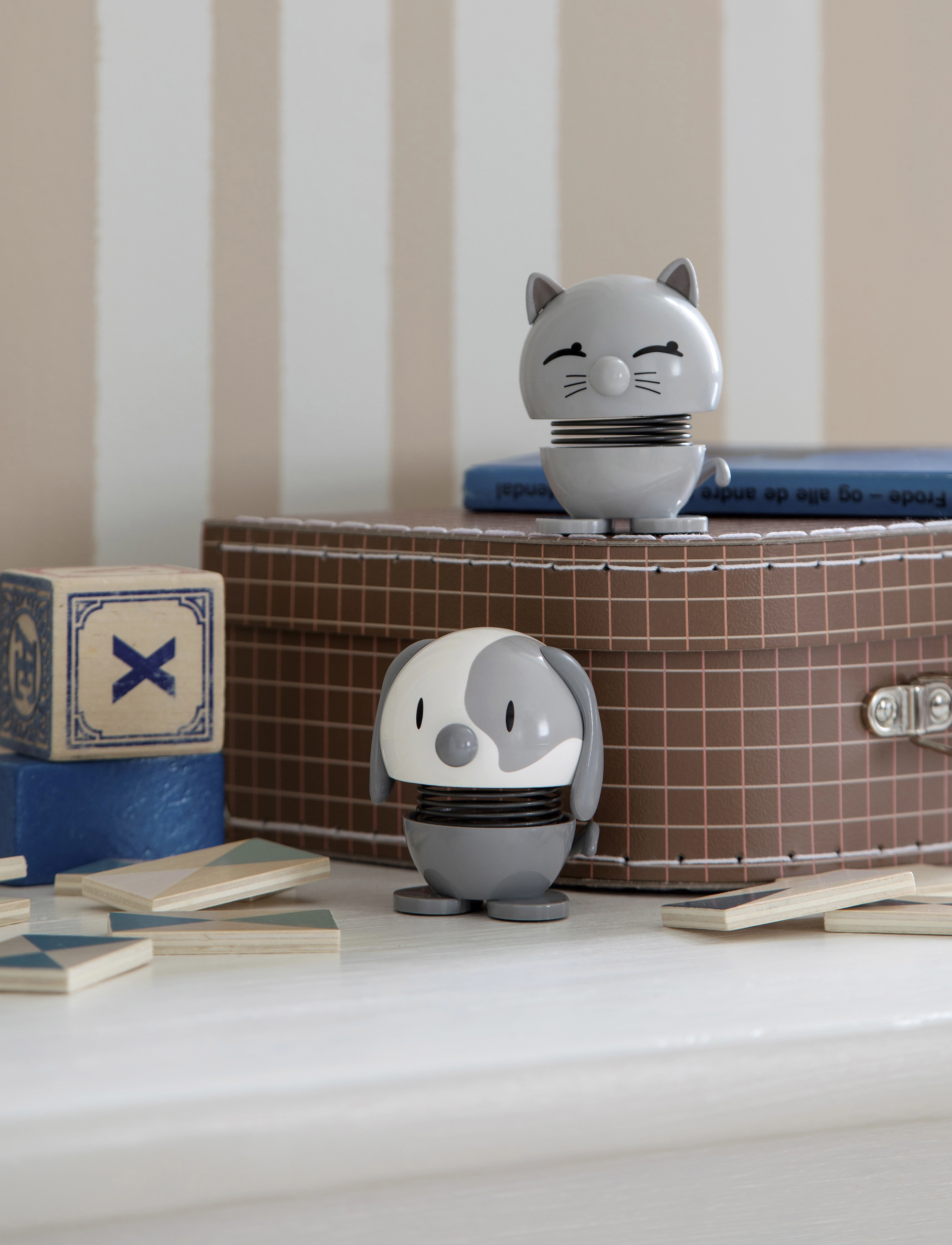 Hoptimist - Hoptimist Cat - skulpturer & figurer - light grey - 2