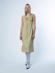 Hosbjerg - Jensis Tailor Dress - midi kjoler - beige - 2