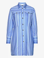 Hosbjerg - Juki Volume Dress - marškinių tipo suknelės - blue stripe - 0