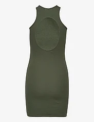 Hosbjerg - Gabara Hole Rib Dress - aptemtos suknelės - bottle green - 1