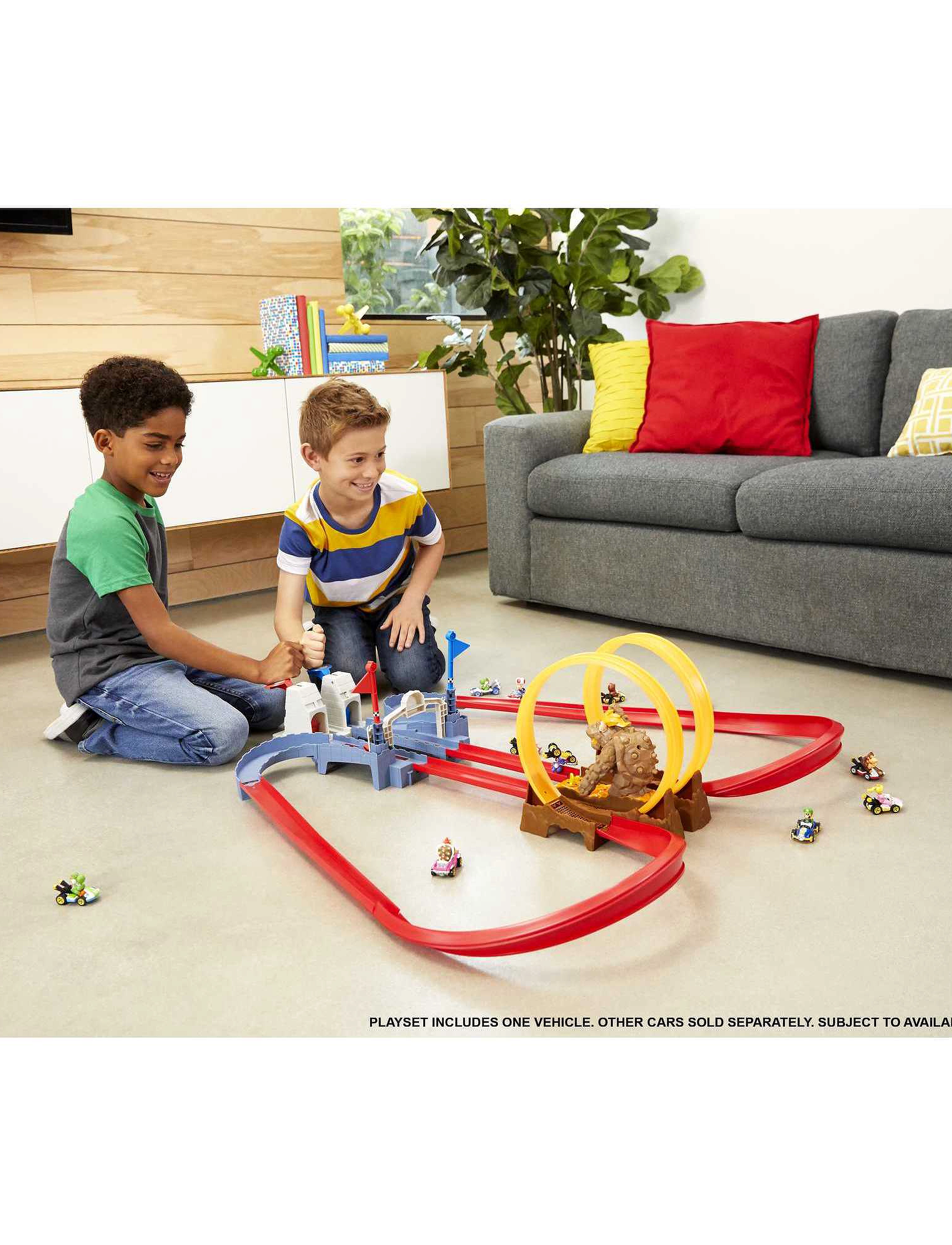 Hot Wheels - Mario Kart MarioKart Bowsers Castle Chaos Play Set - multi color - 5
