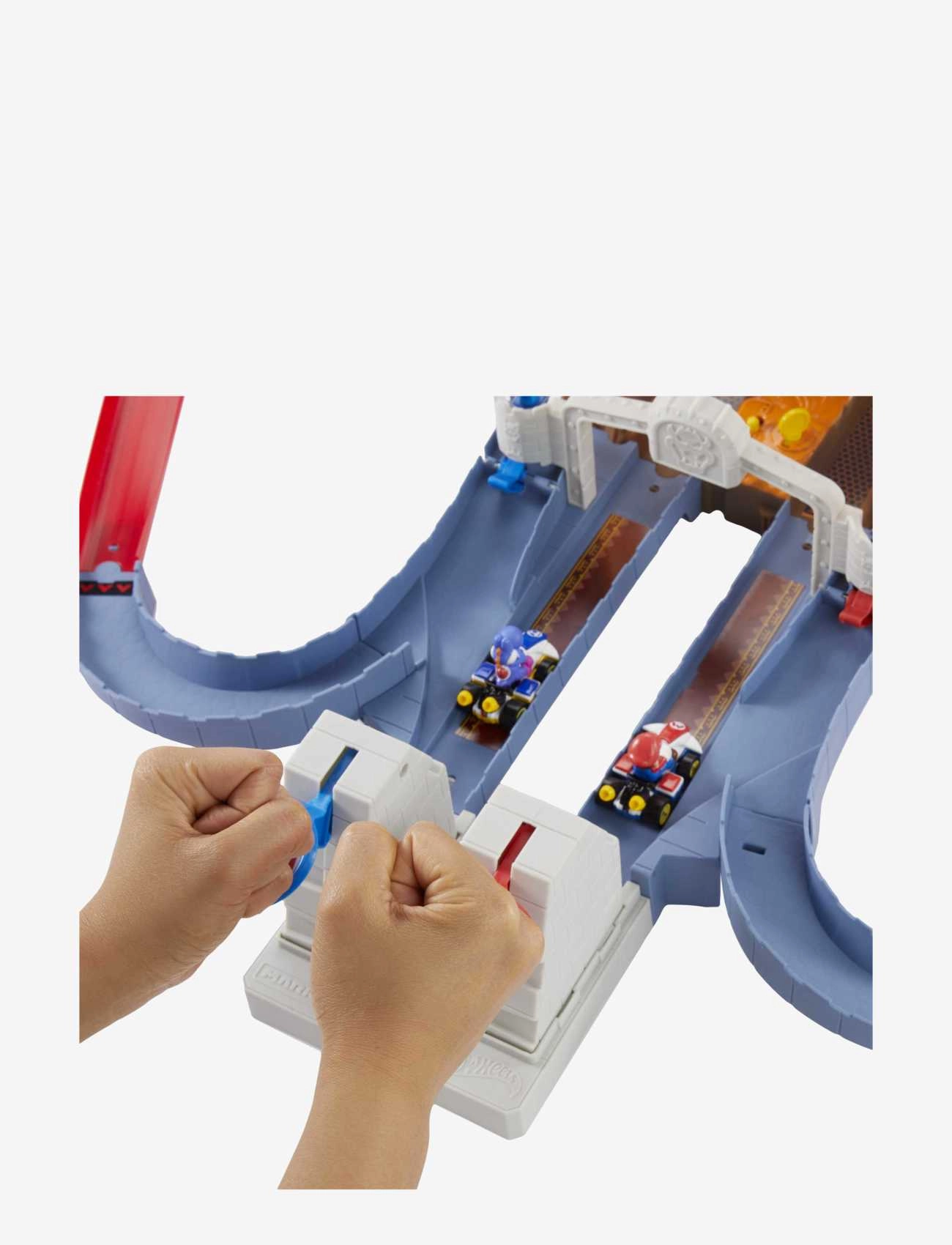 Hot Wheels - Mario Kart MarioKart Bowsers Castle Chaos Play Set - multi color - 2