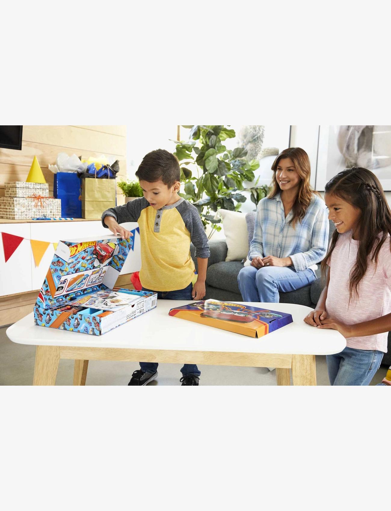 Hot Wheels - HW Celebration Box - multi color - 4