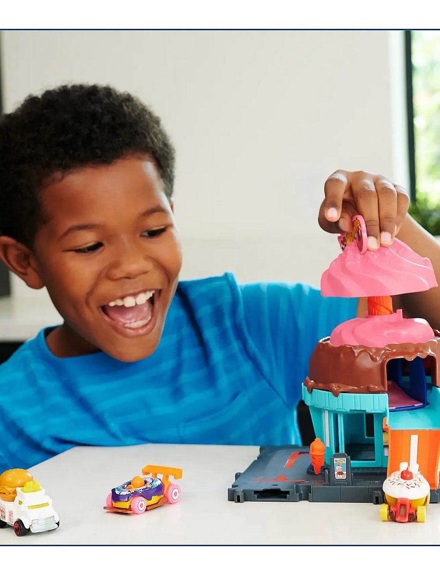 Hot Wheels - City Downtown Ice Cream Swirl Playset from the series “Let’s Race” with 1 Toy Car - spiel-sets - multicolor - 0