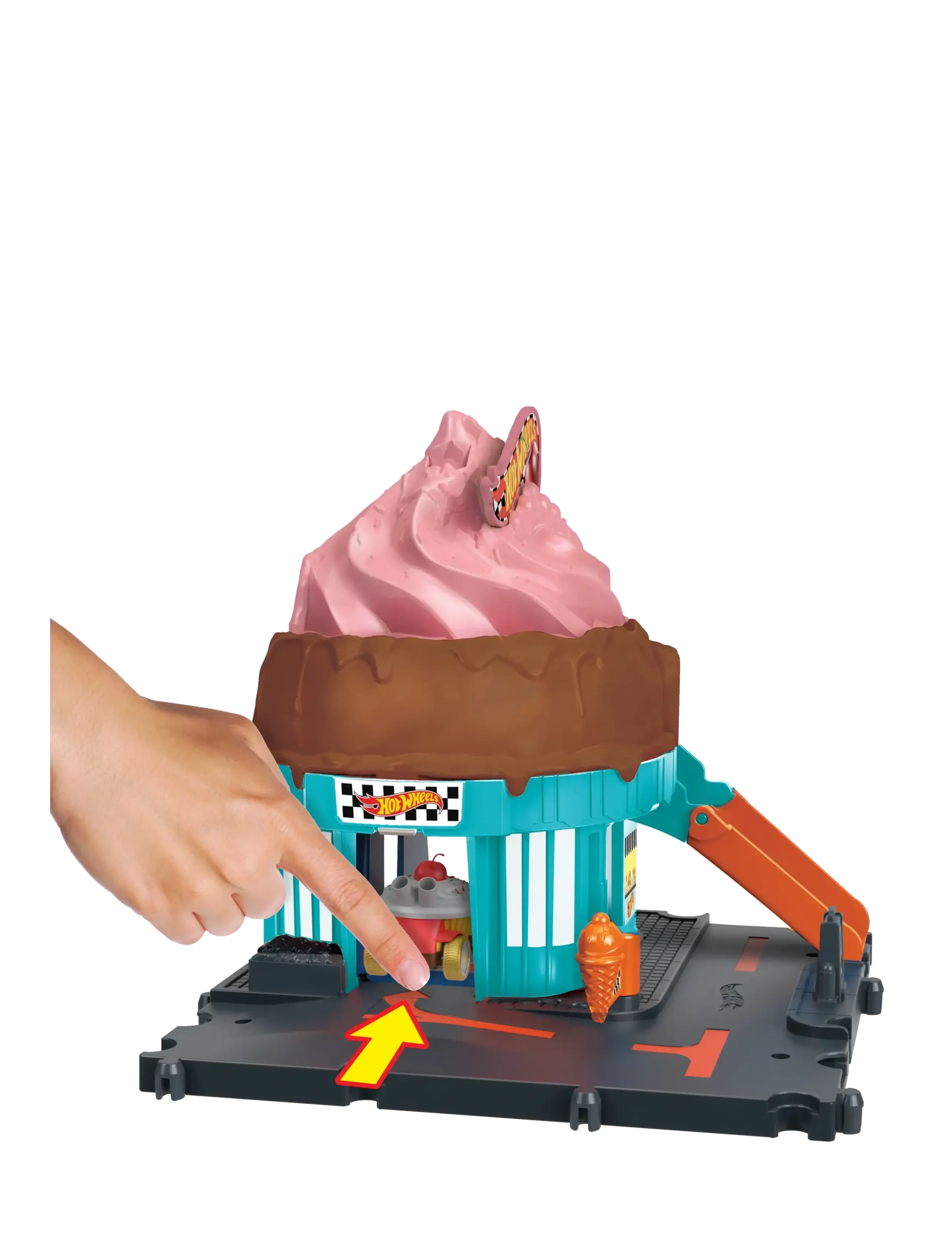 Hot Wheels - City Downtown Ice Cream Swirl Playset from the series “Let’s Race” with 1 Toy Car - ensembles de jeux - multicolor - 2