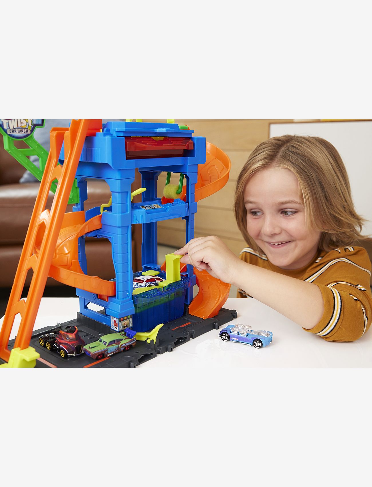 Hot Wheels - City Tunnel Twist Car Wash & Color Shifters Vehicle in 1:64 Scale - sõidukite garaažid - multicolor - 3