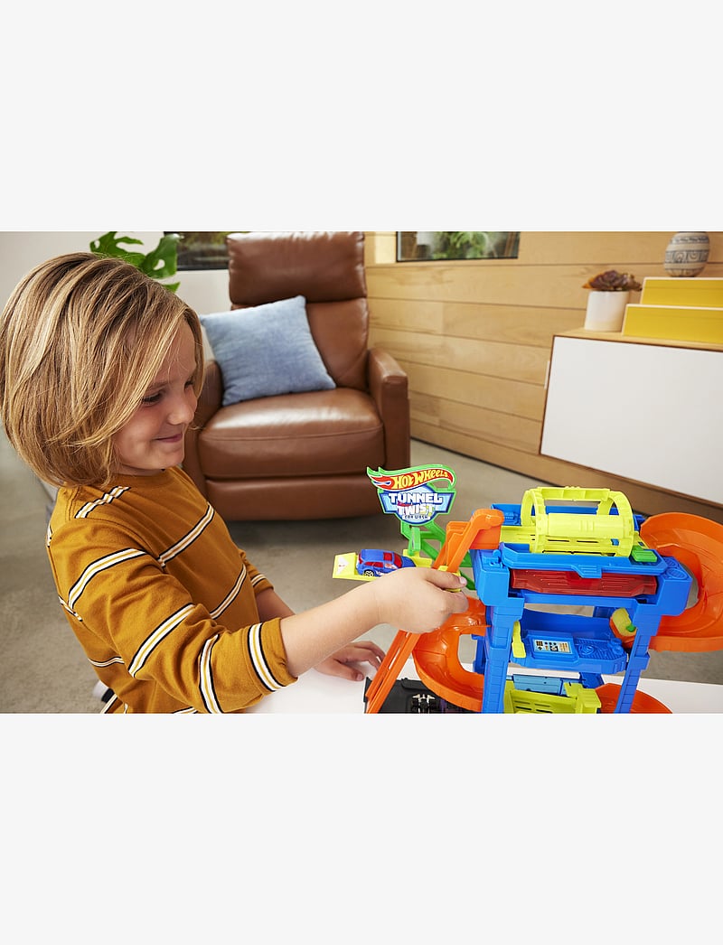 Hot Wheels - City Tunnel Twist Car Wash & Color Shifters Vehicle in 1:64 Scale - sõidukite garaažid - multicolor - 5