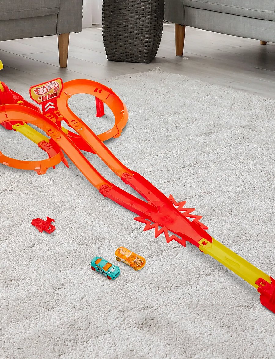 Hot Wheels - Action The Hot Ones Crash Speedway Frenzy Track Set with 2 1:64 Scale Die-Cast Toy Cars - multicolor - 0