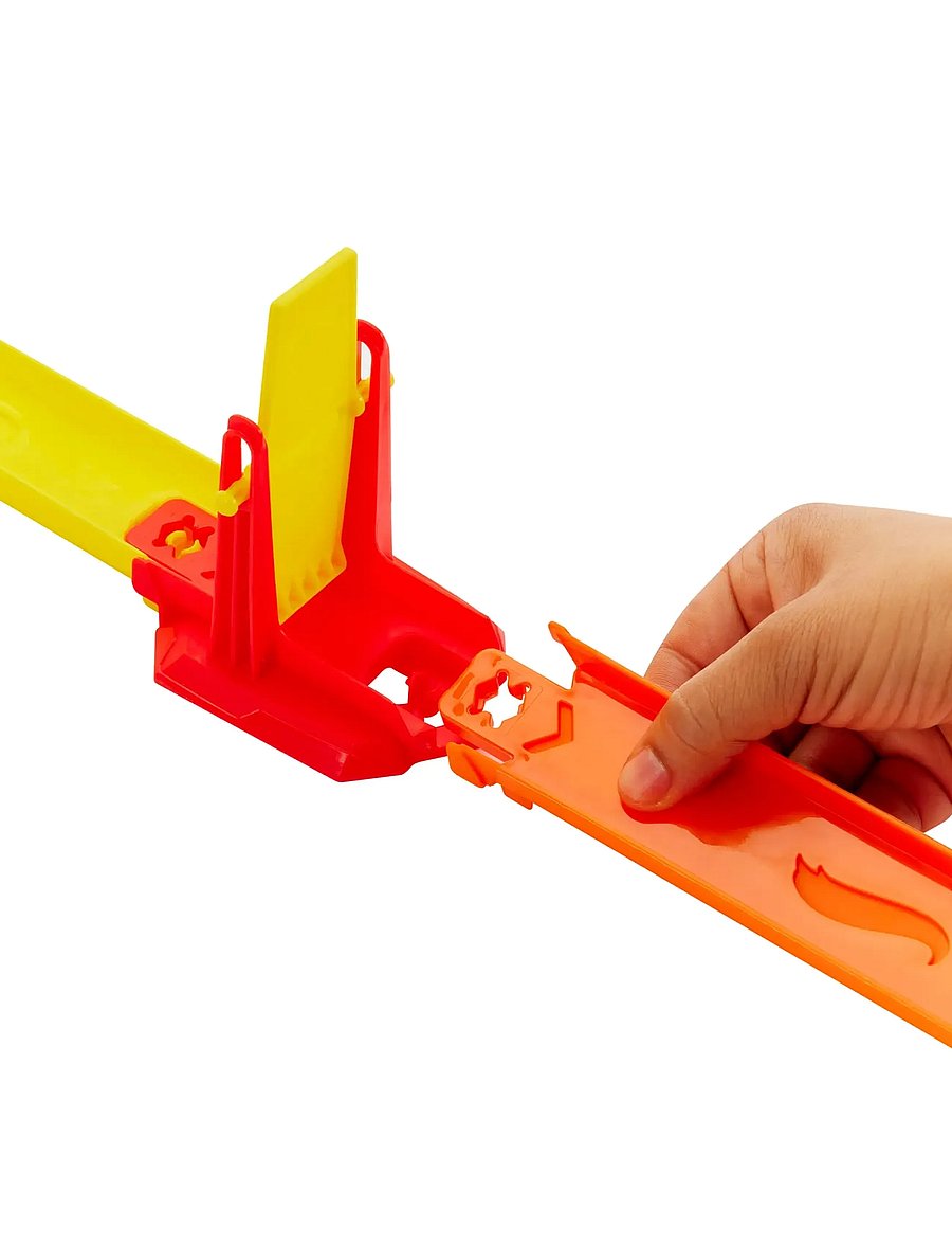Hot Wheels - Action The Hot Ones Crash Speedway Frenzy Track Set with 2 1:64 Scale Die-Cast Toy Cars - multicolor - 4