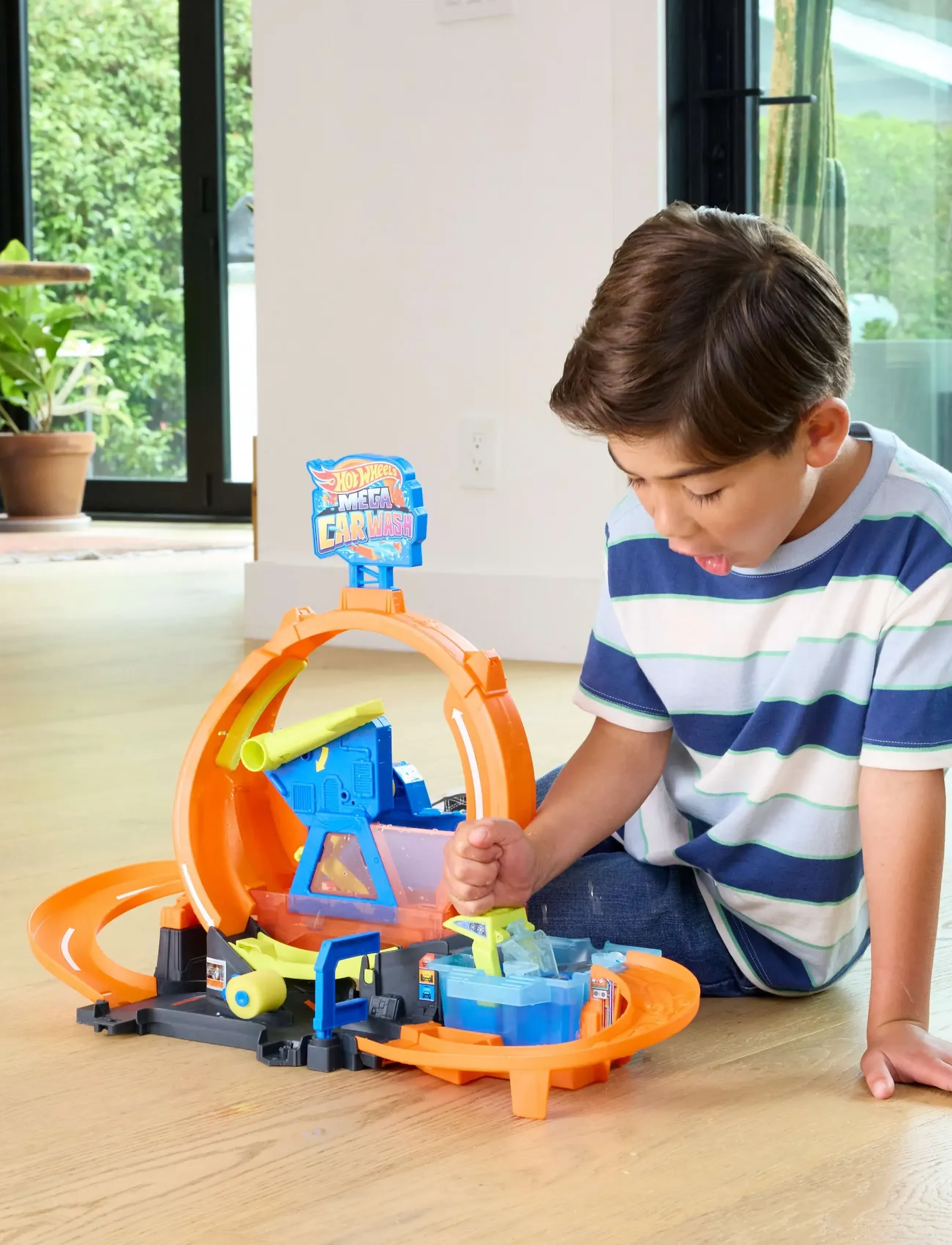 Hot Wheels - City Mega Loop Car Wash Playset & 1 Color Shifters Vehicle in 1:64 Scale - multicolor - 0