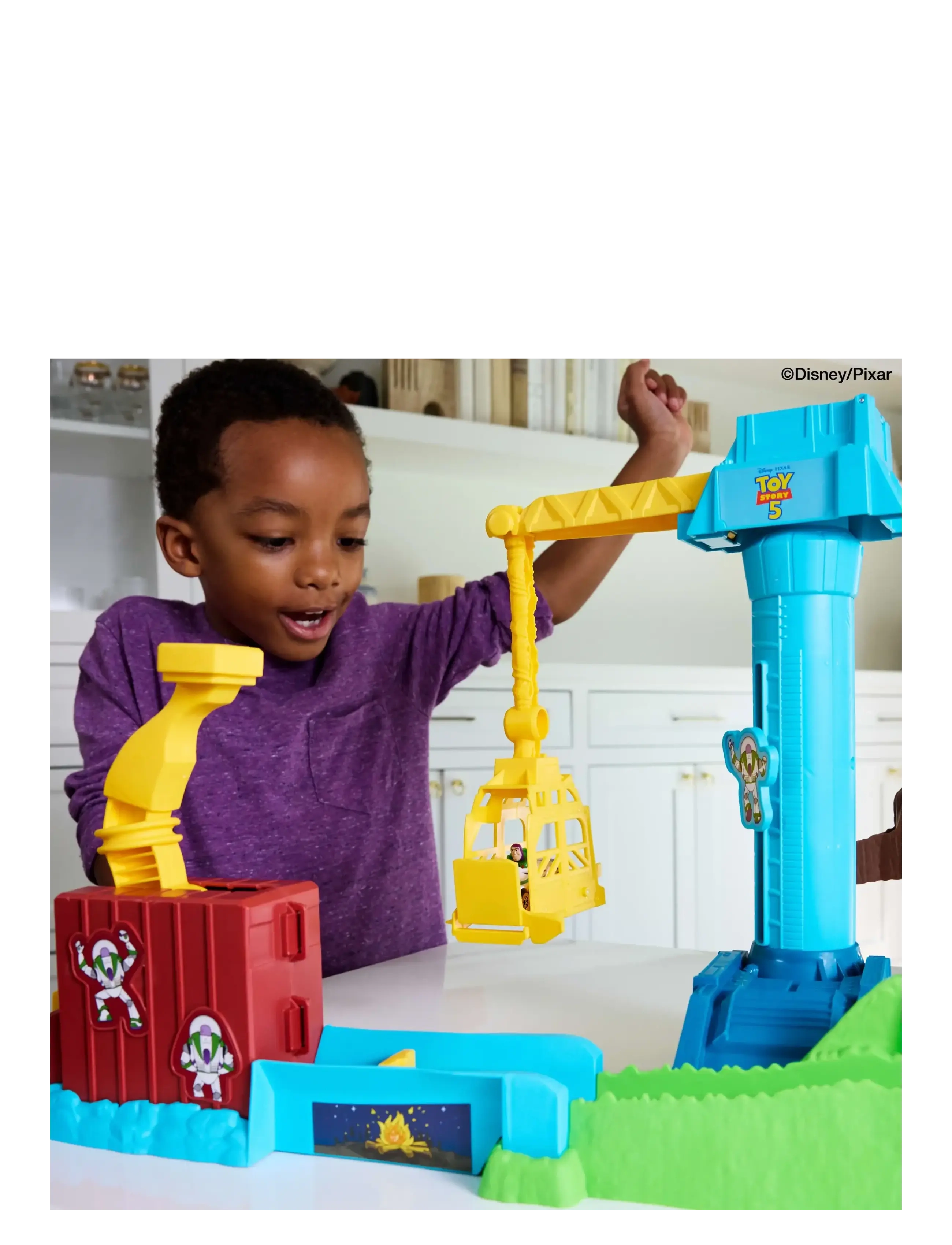 Hot Wheels - Superstar Speeders Hi-Tech Buzz Lightyear’s Star Command Adventure Track Set - race tracks - multicolor - 0