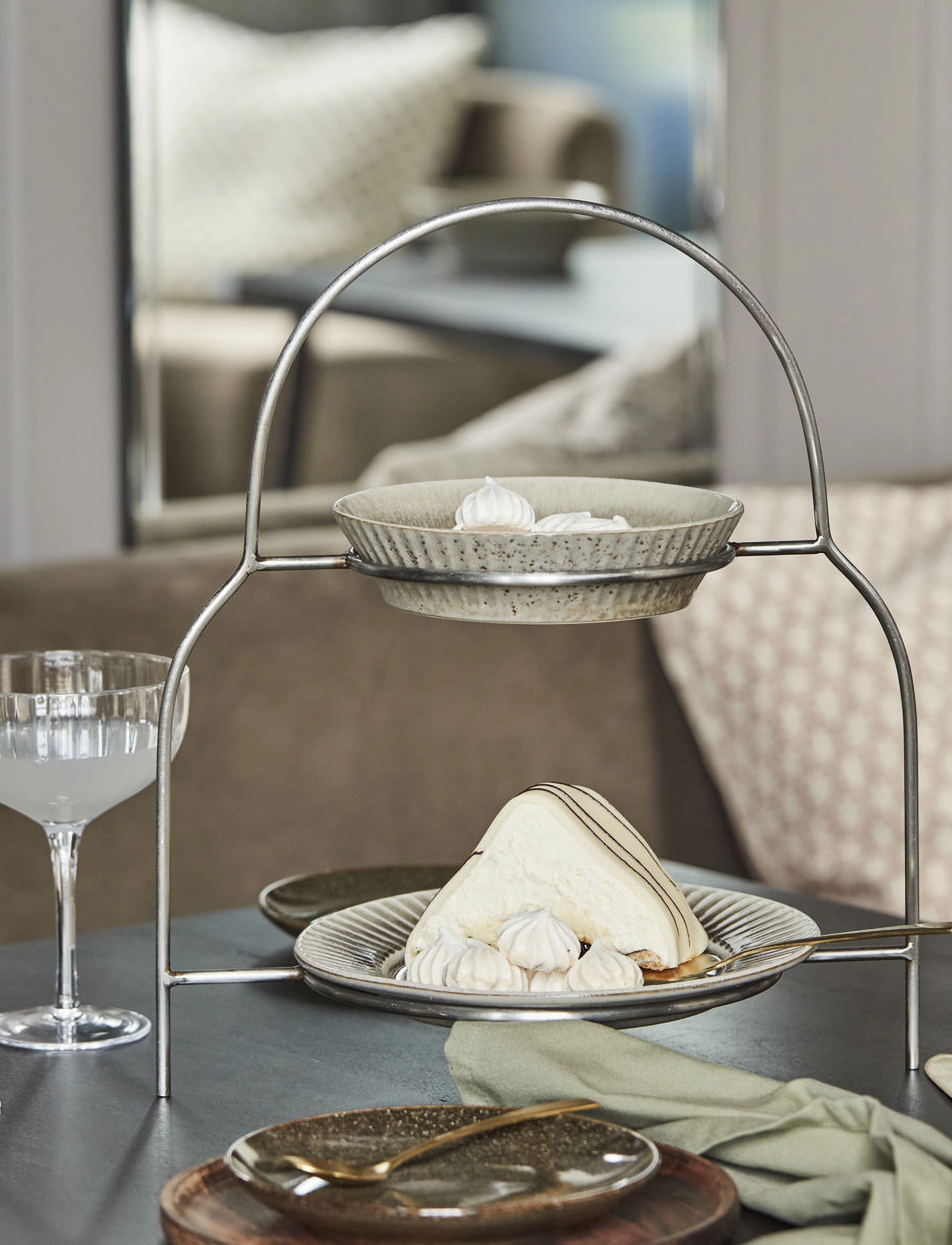 house doctor Plate Stand, Hdsana, Silver Finish, 32X21.7X37 cm, Plates, Silber - Table Settings&sets, Homeware