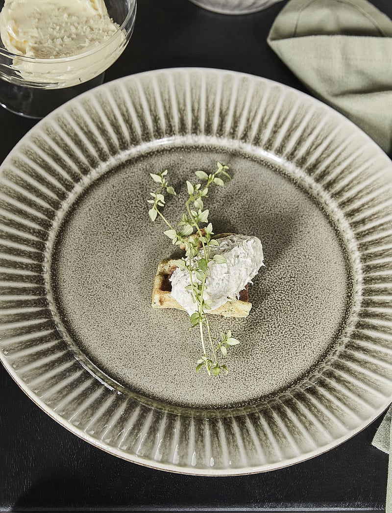 house doctor - Dinner plate, HDPleat, Grey/Brown - praetaldrikud - grey/brown - 0