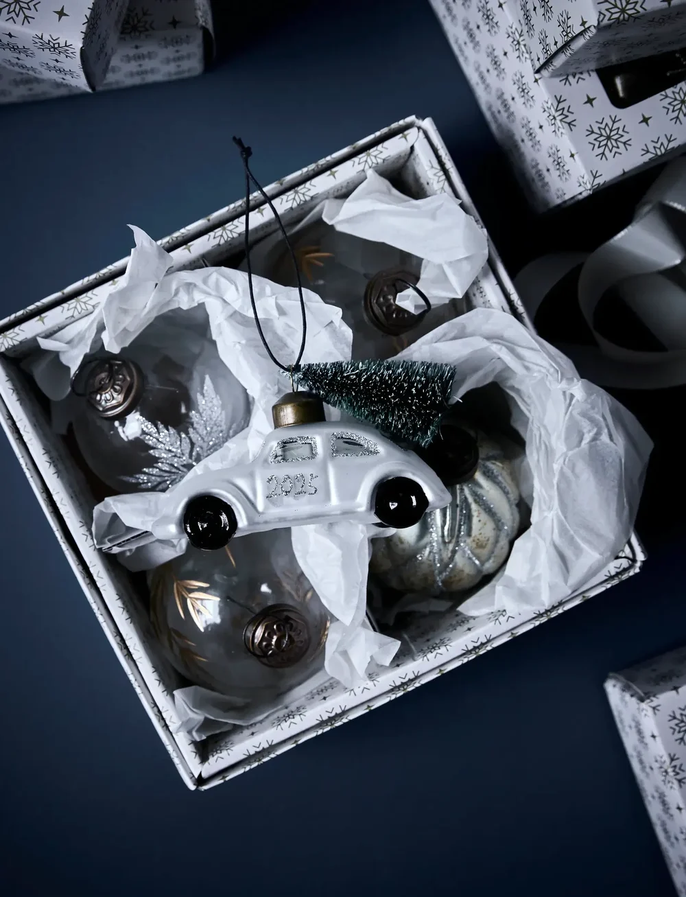 house doctor - Ornament, HDCar, White;Silver - joulupallot - vit, silver - 1