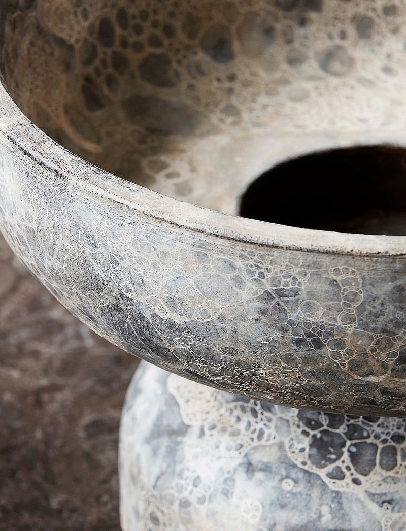 house doctor - Ancient Tealight holder - teeküünlahoidjad - grey/brown - 2