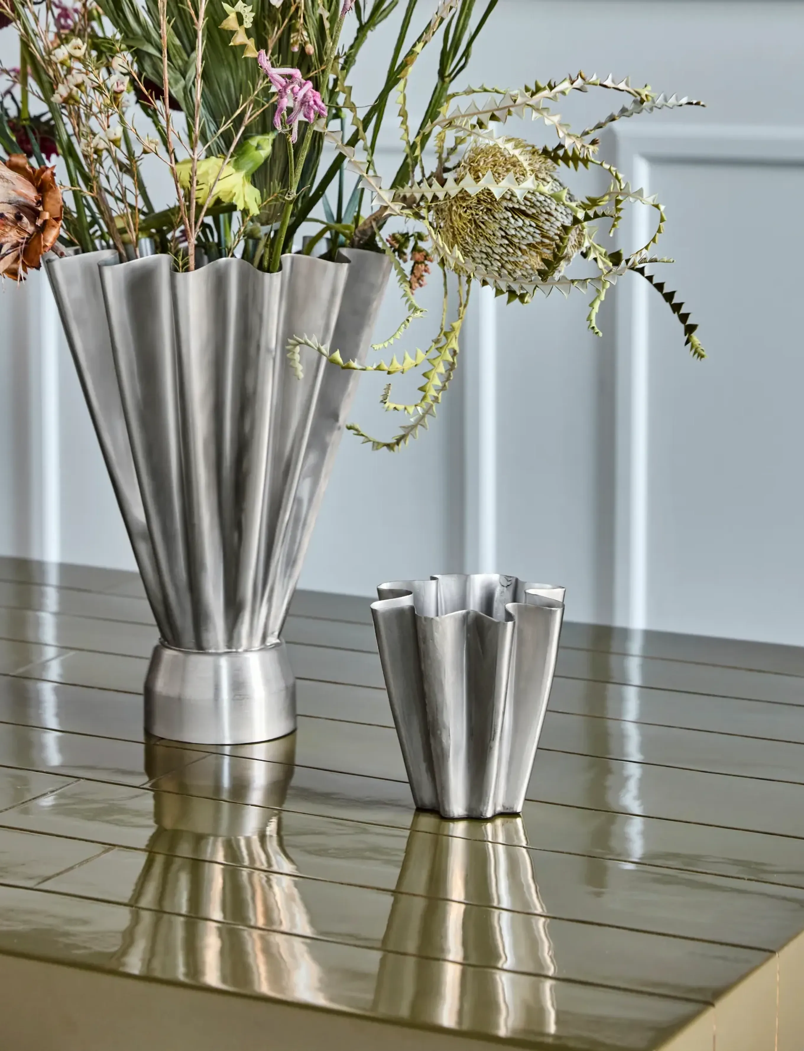 house doctor Vase, Hdflood, Børstet Sølvfinish, H13.0 cm, Vases, Silber - Tulip Homeware