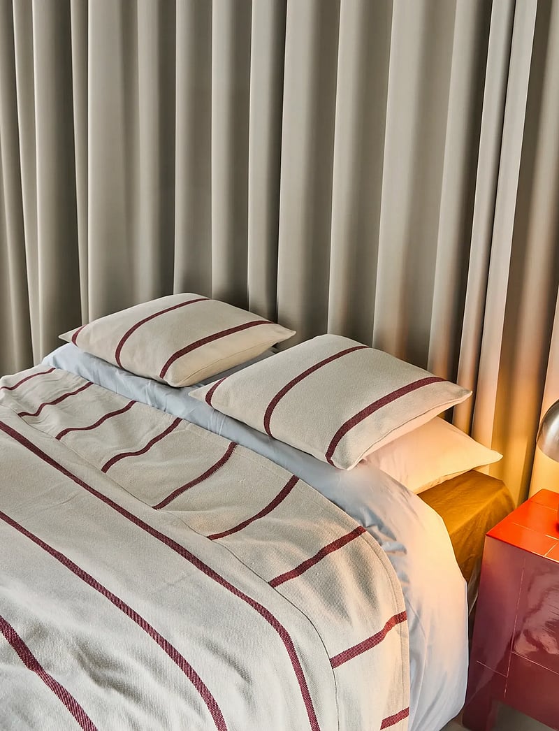 house doctor - Cushion cover, HDNula, Off-white, Dark red - kissenbezüge - off-white, dark red - 1