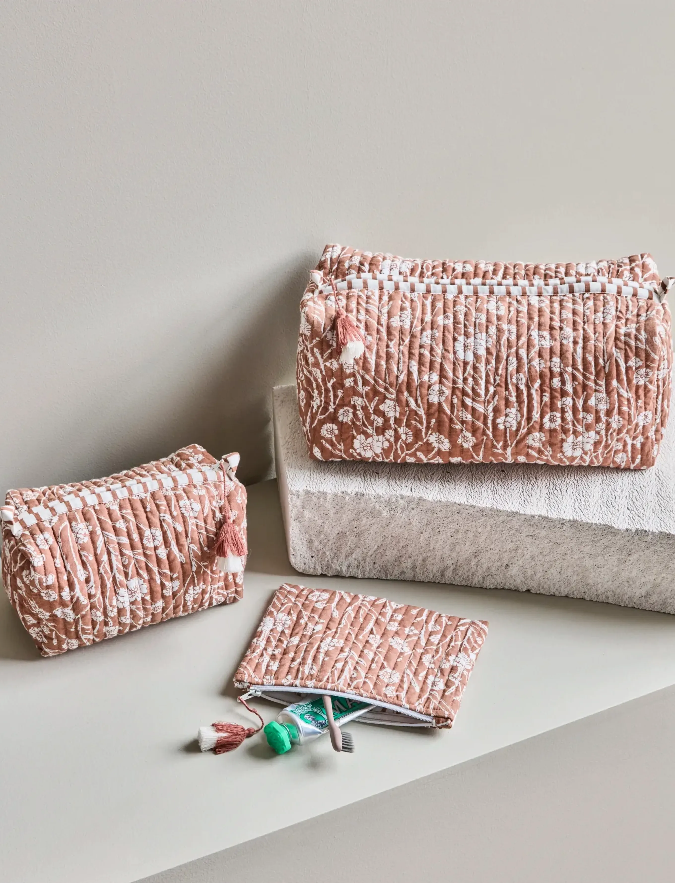 house doctor Toiletry Bag, Hdcare, Terracotta, Kvinder, Quiltet Blomstret Toilettaske, Brun, Str: 18X 14X 1CM