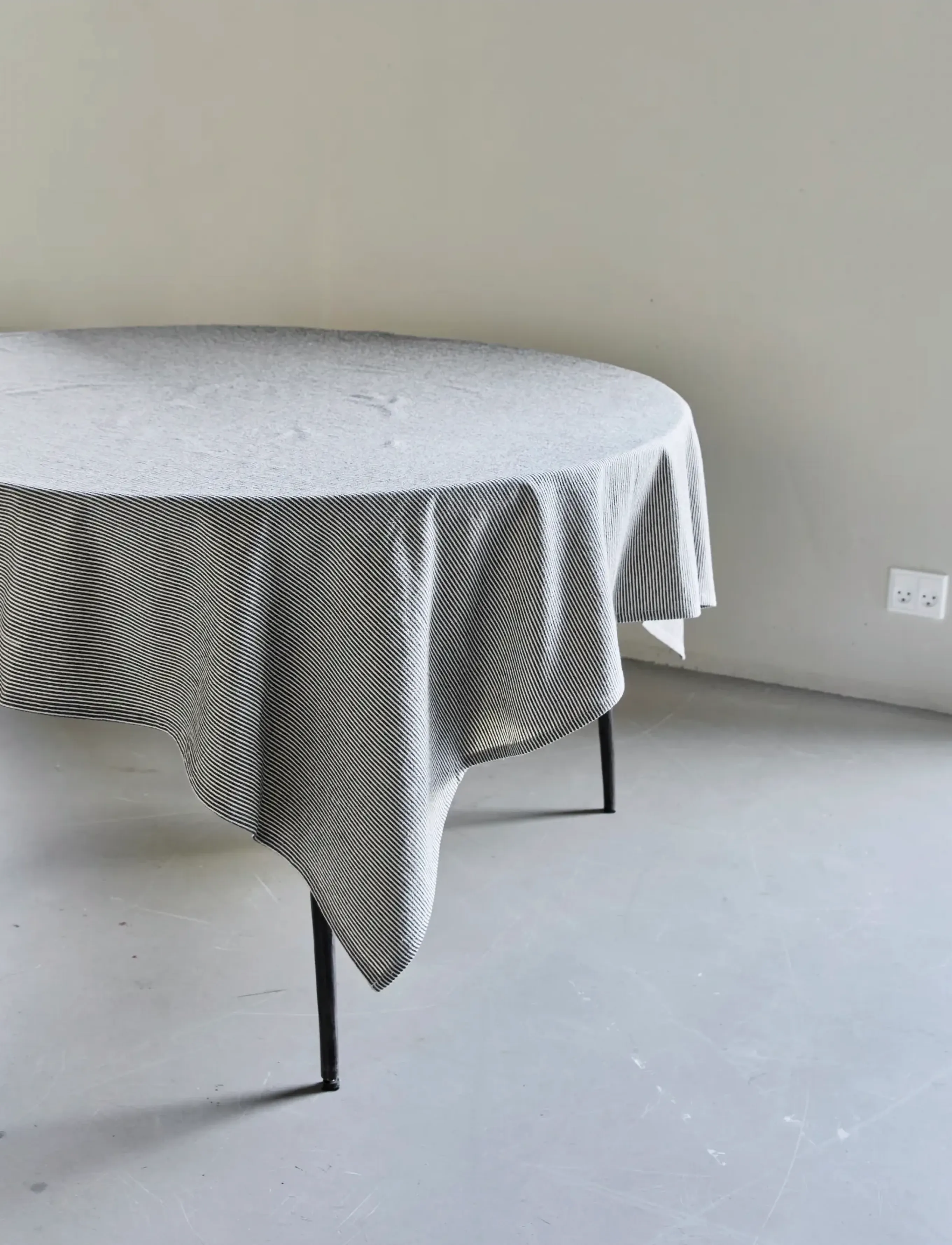 house doctor Tablecloth, Hdblock, Sand, Black, 150X 150 cm, Black, Køkkentekstiler > Duge Og Bordløbere, Unisex