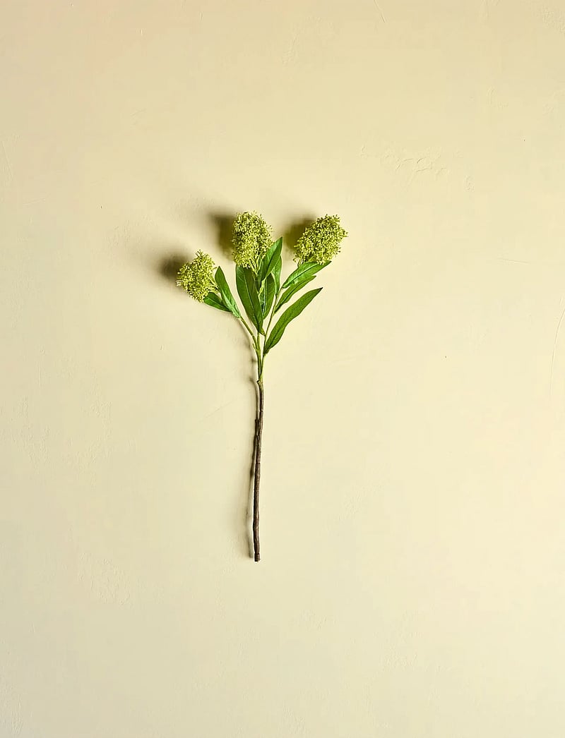 house doctor - Artificial flower, HDSkimmia, Green - valentinstaggeschenke - green - 0