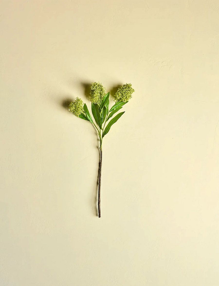 house doctor - Artificial flower, HDSkimmia, Green - valentinstaggeschenke - green - 0