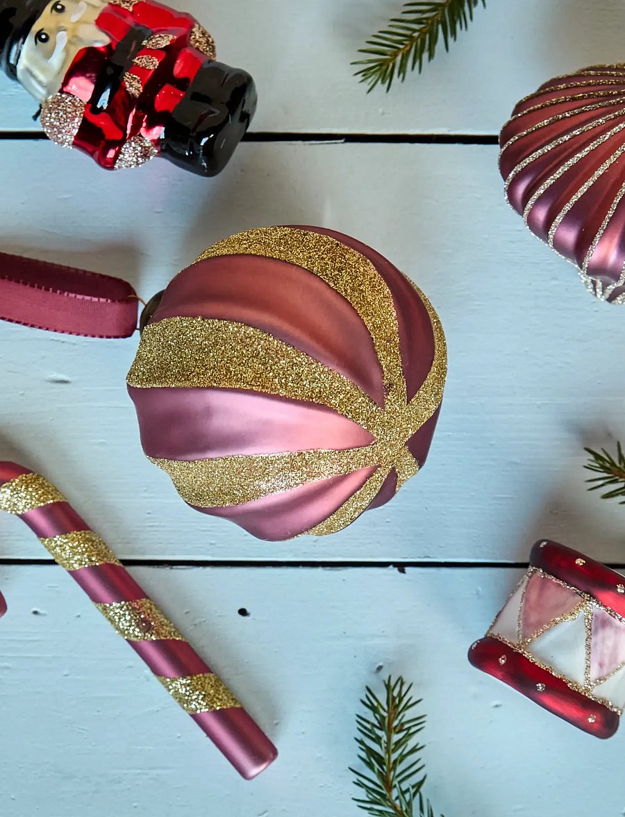 house doctor - Christmas ornament, HDSwirl, Dusty red - weihnachtskugeln - pink - 0