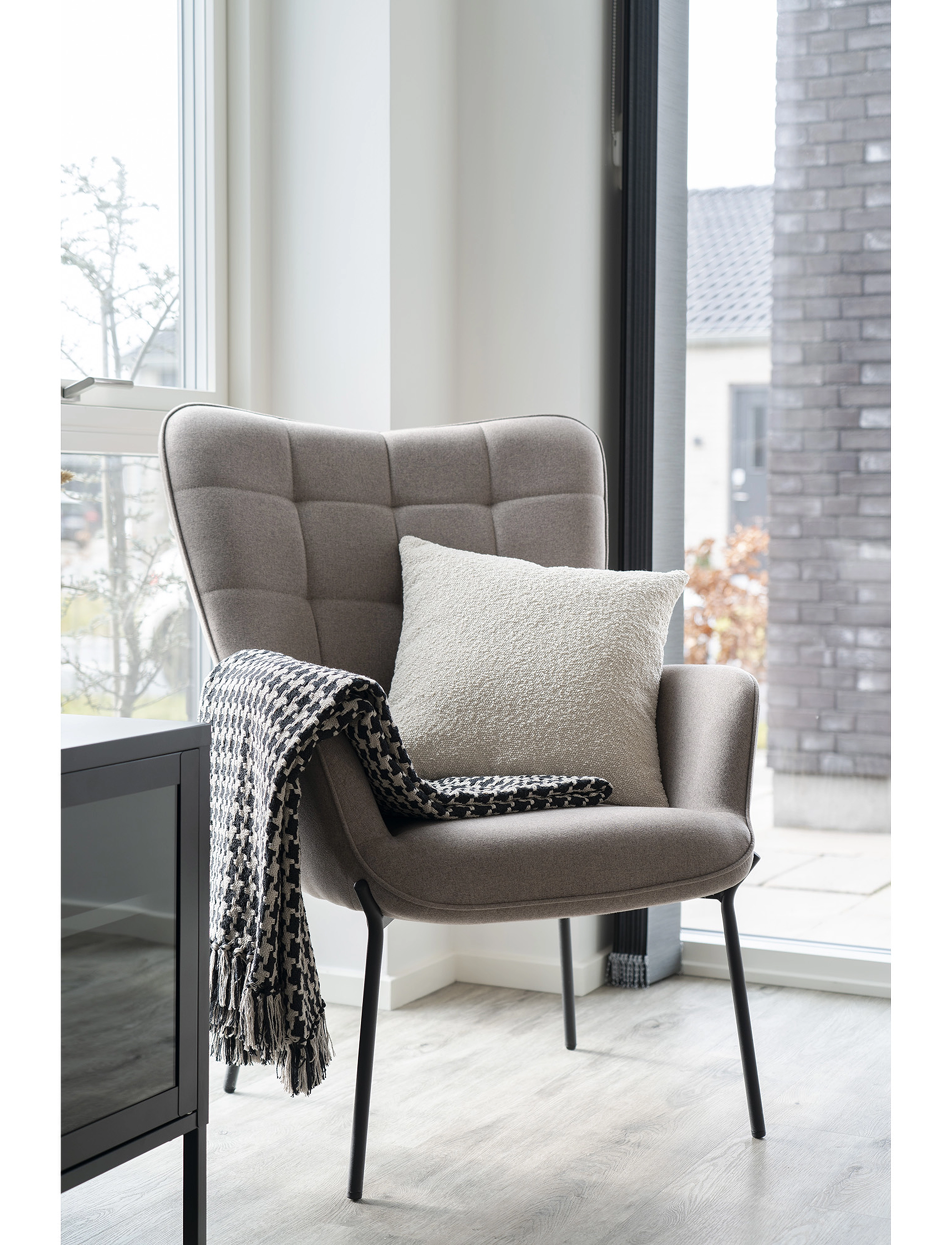 House Nordic Tyra - Chair, Stone With Black Legs, One Size, Grey, Stole & Skamler > Lænestole, Unisex