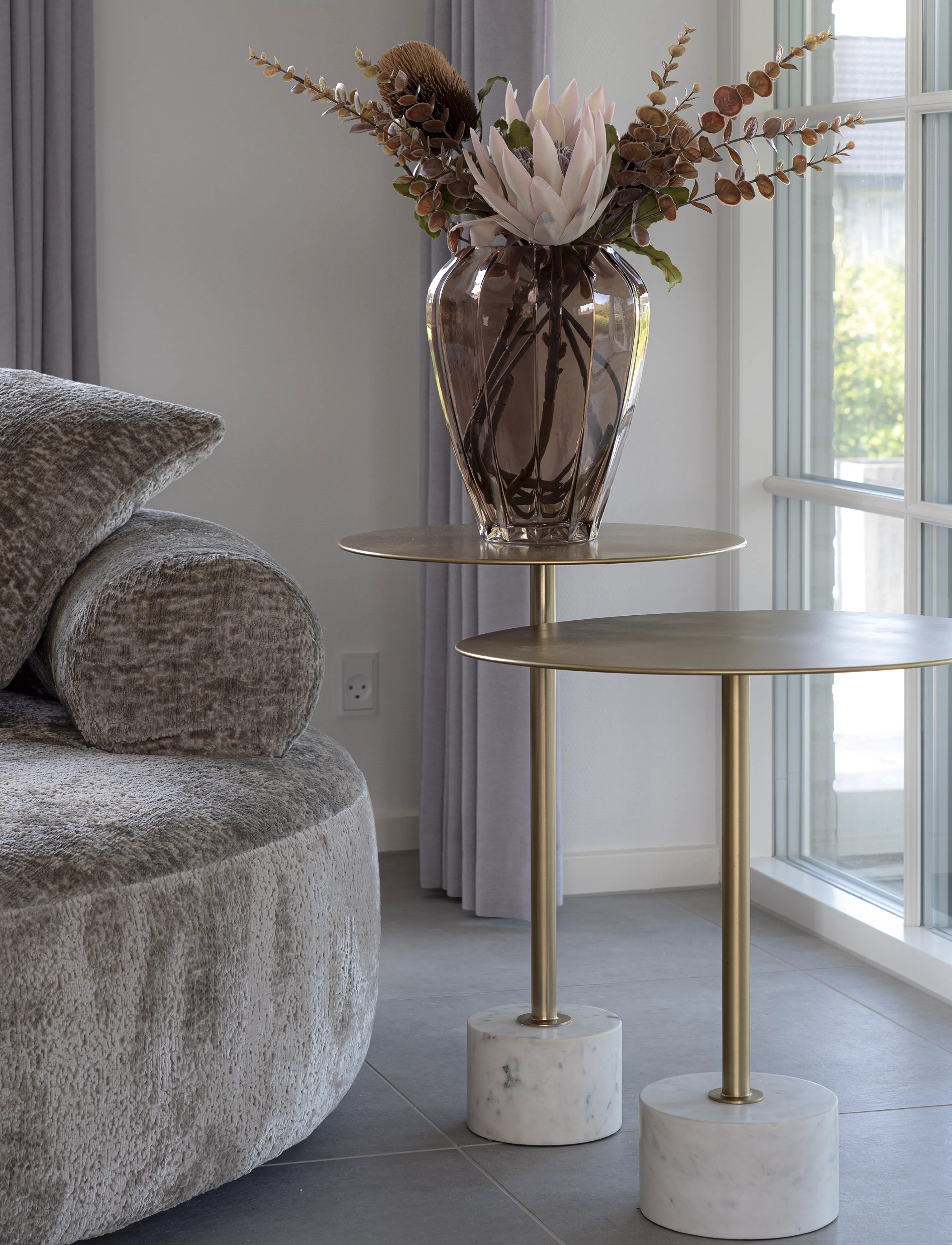 House Nordic - Silja - Side table in brass and marble, Ø51x52 cm - sānu galdiņi un mazie galdiņi - brass / marble - 4