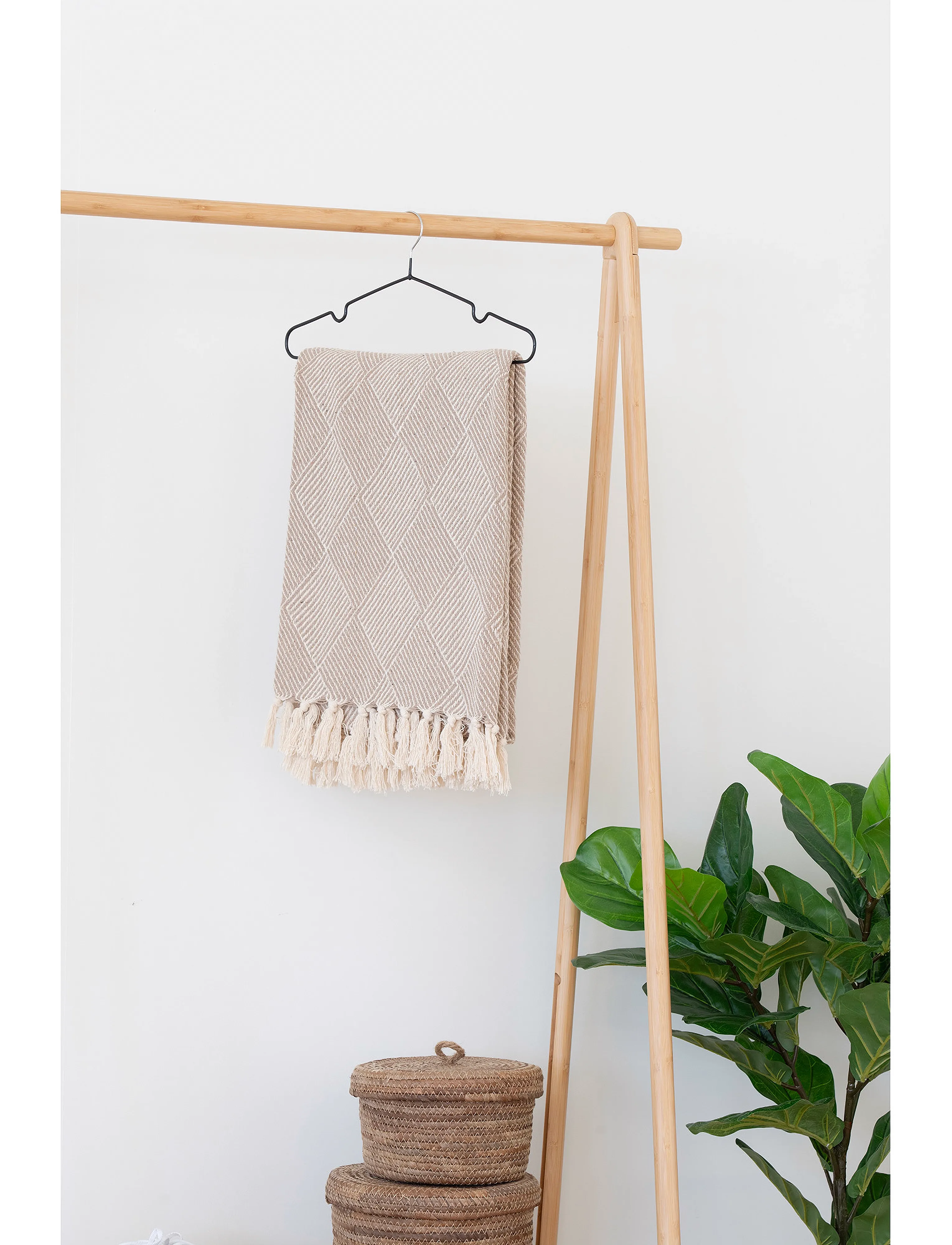House Nordic Yva Plaid, Taupe, 130X180 Cm, cm, Cushions & Blankets, Beige - Blankets Throws, Homeware
