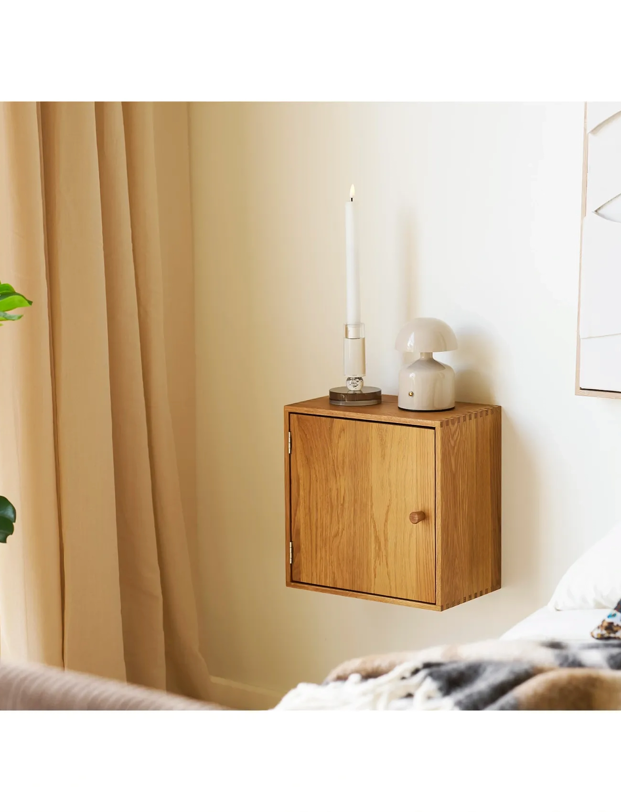 House Nordic - Nanna - Wall shelf with door, oak , 18x30x30 cm - hylder - natural - 3