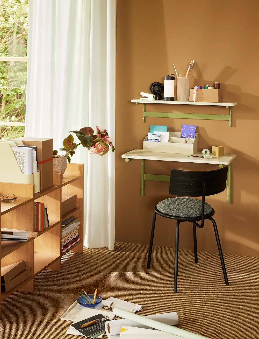 Hübsch - Koi Desk - schreibtische - grey,light green - 2