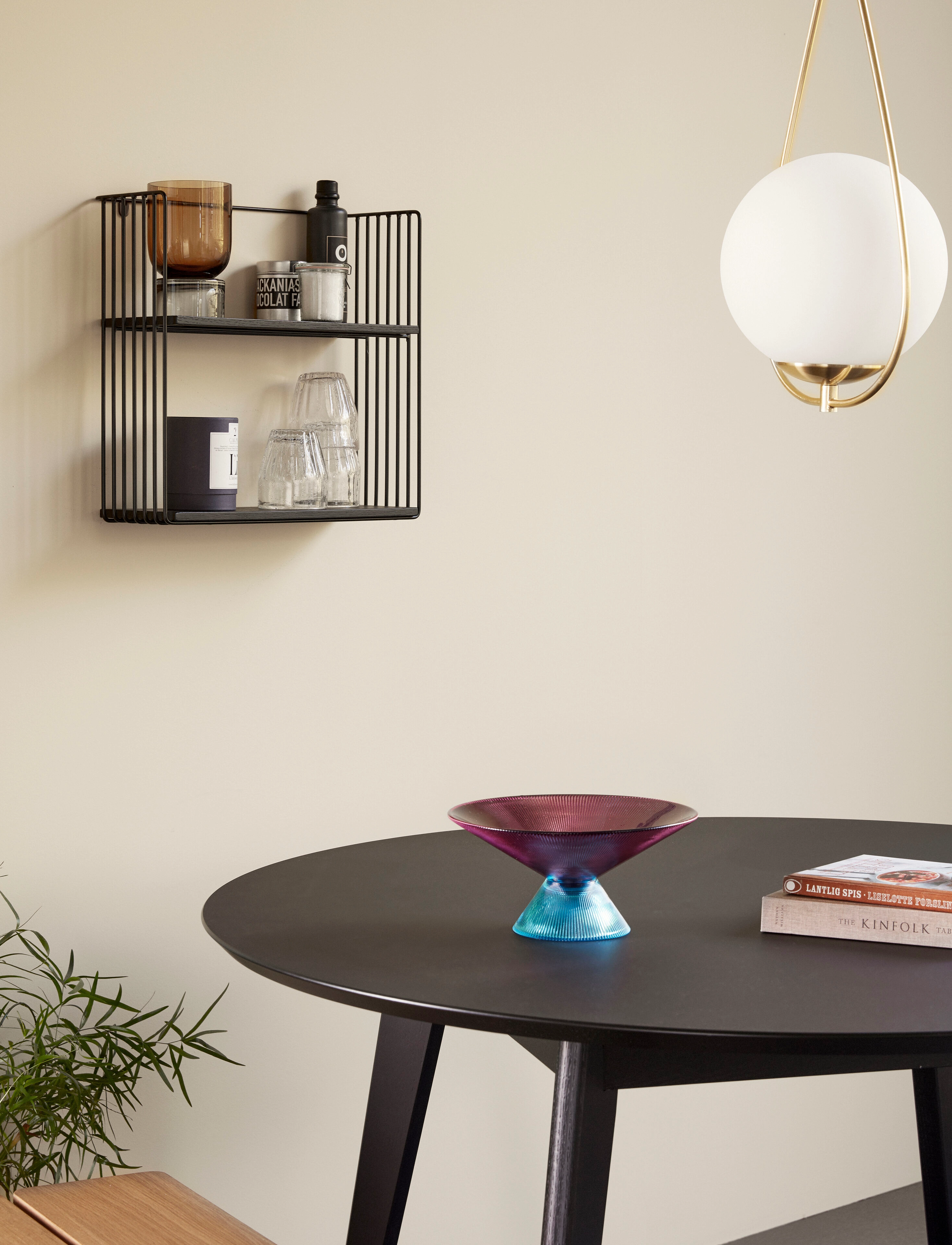 Hübsch Stay Dining Table Round Black, One Size, Black, Borde > Spiseborde, Unisex