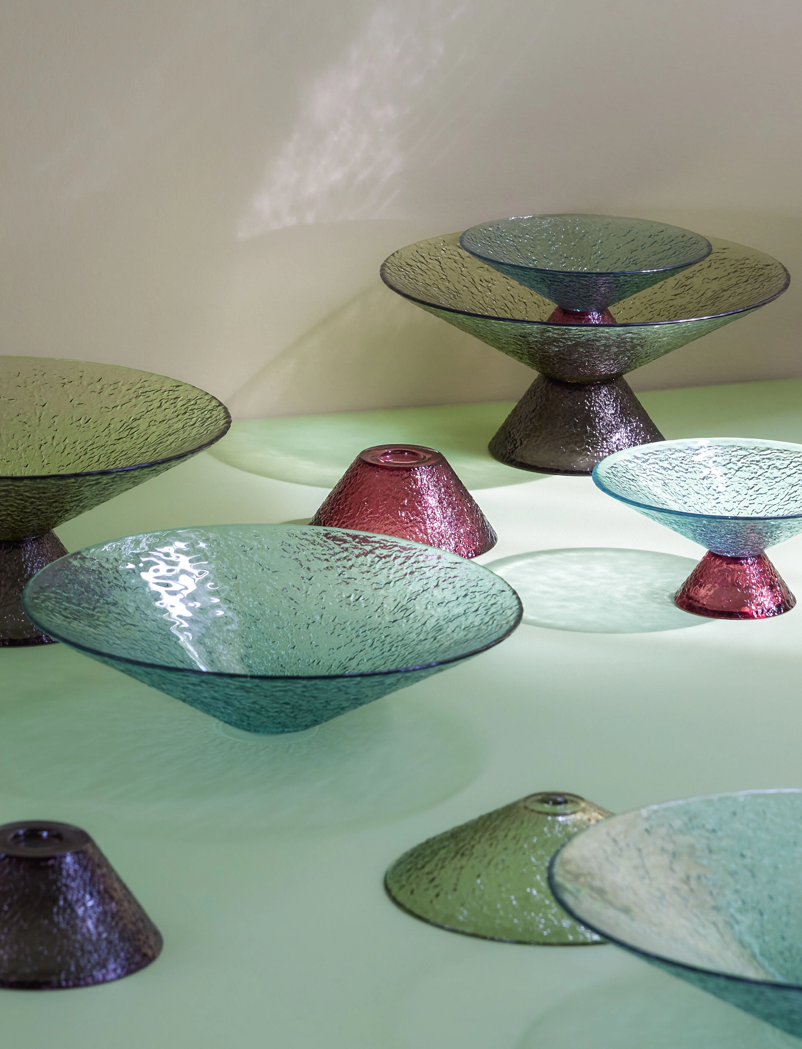 Hübsch - Bonbon Glass Bowl - dekorative platter & skåle - blue,red - 2