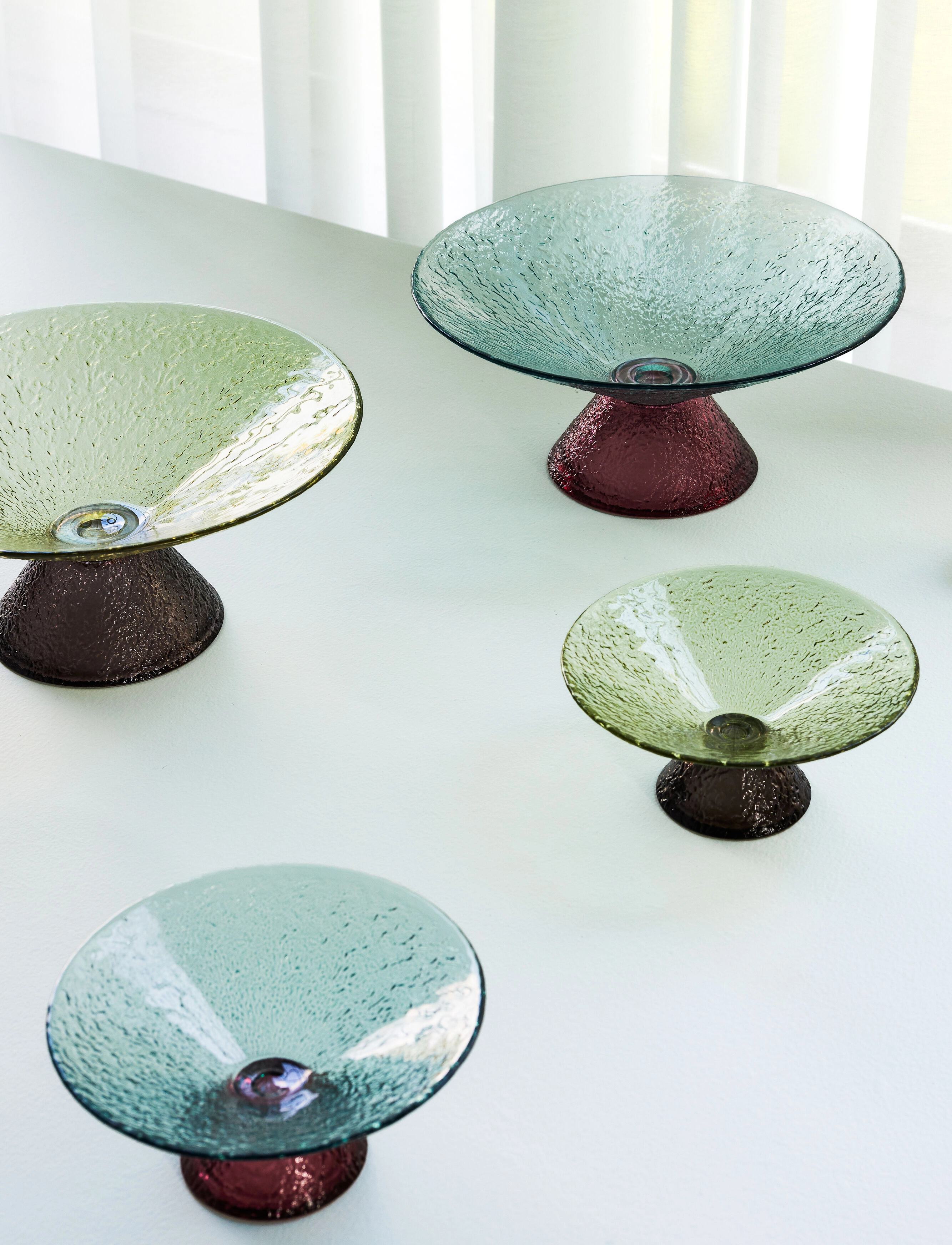 Hübsch - Bonbon Glass Bowl - dekorative platter & skåle - blue,red - 5
