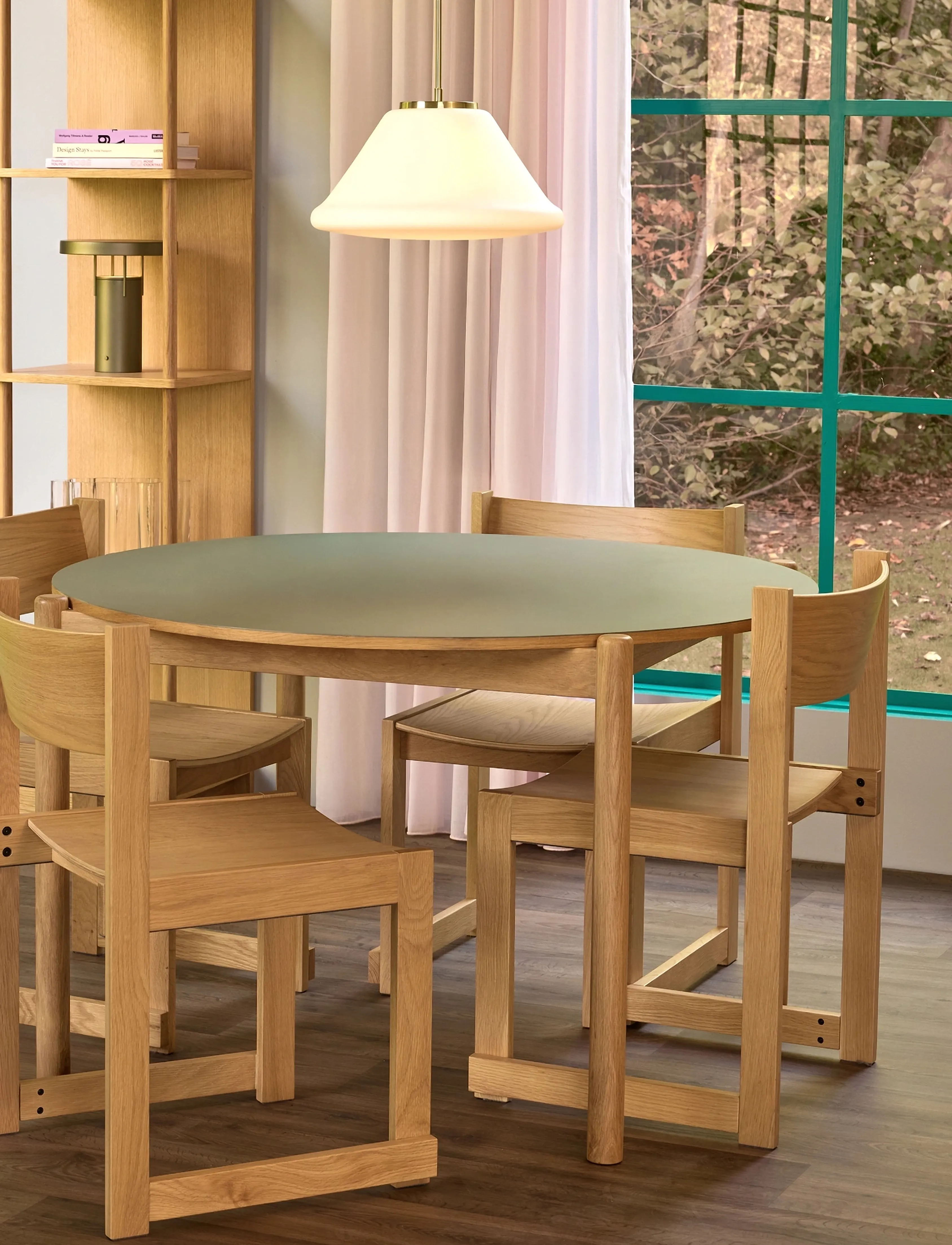 Hübsch Oblique Dining Table Round Olive, Ø115XH75 cm, Green, Borde > Spiseborde, Unisex