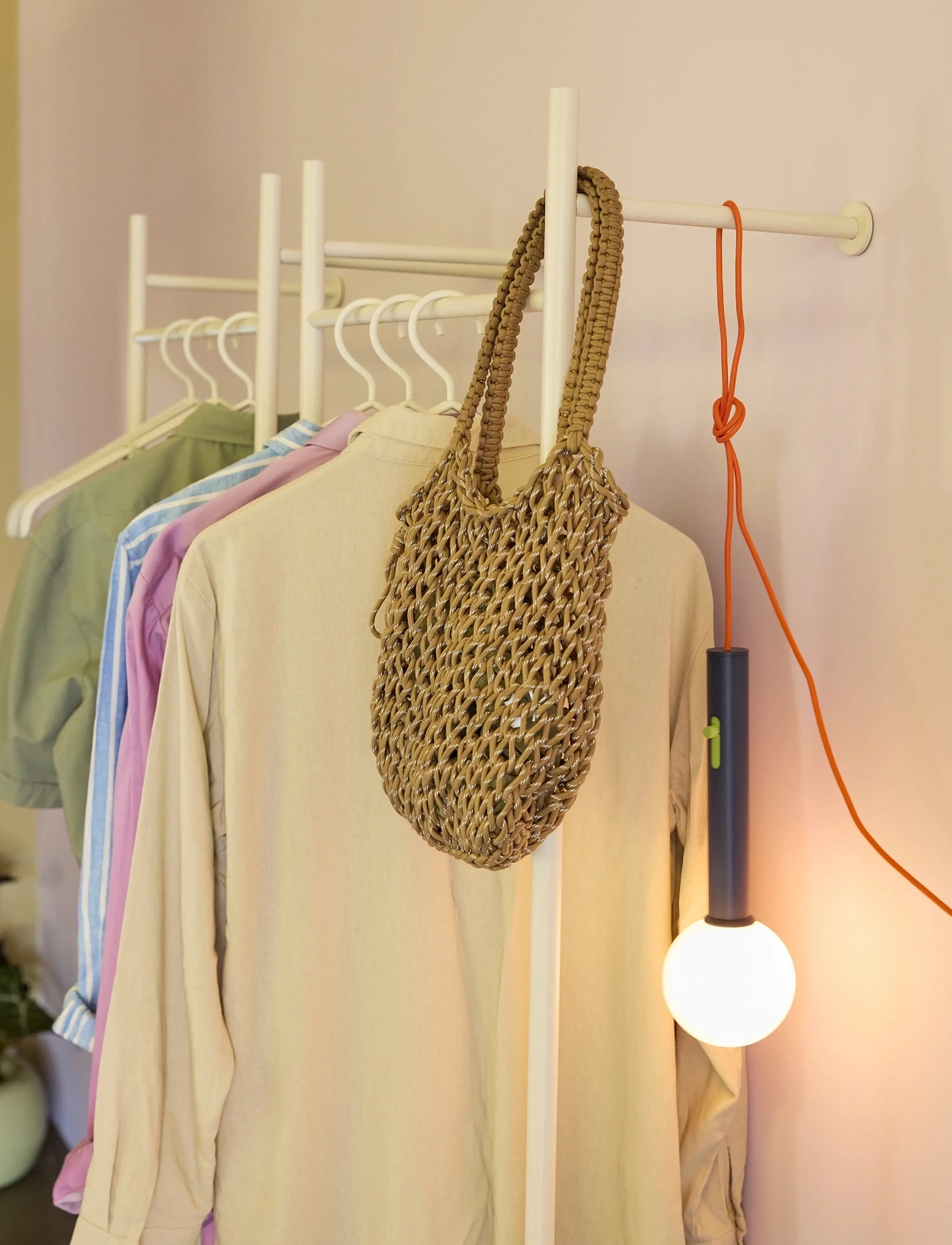 Hübsch - Nobly Clothing Rack Light grey - kleiderhaken und ständer - light grey - 5