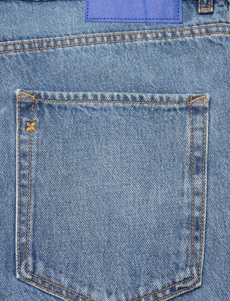 HUGO BLUE - Skate shorts - jorts - bright blue - 4