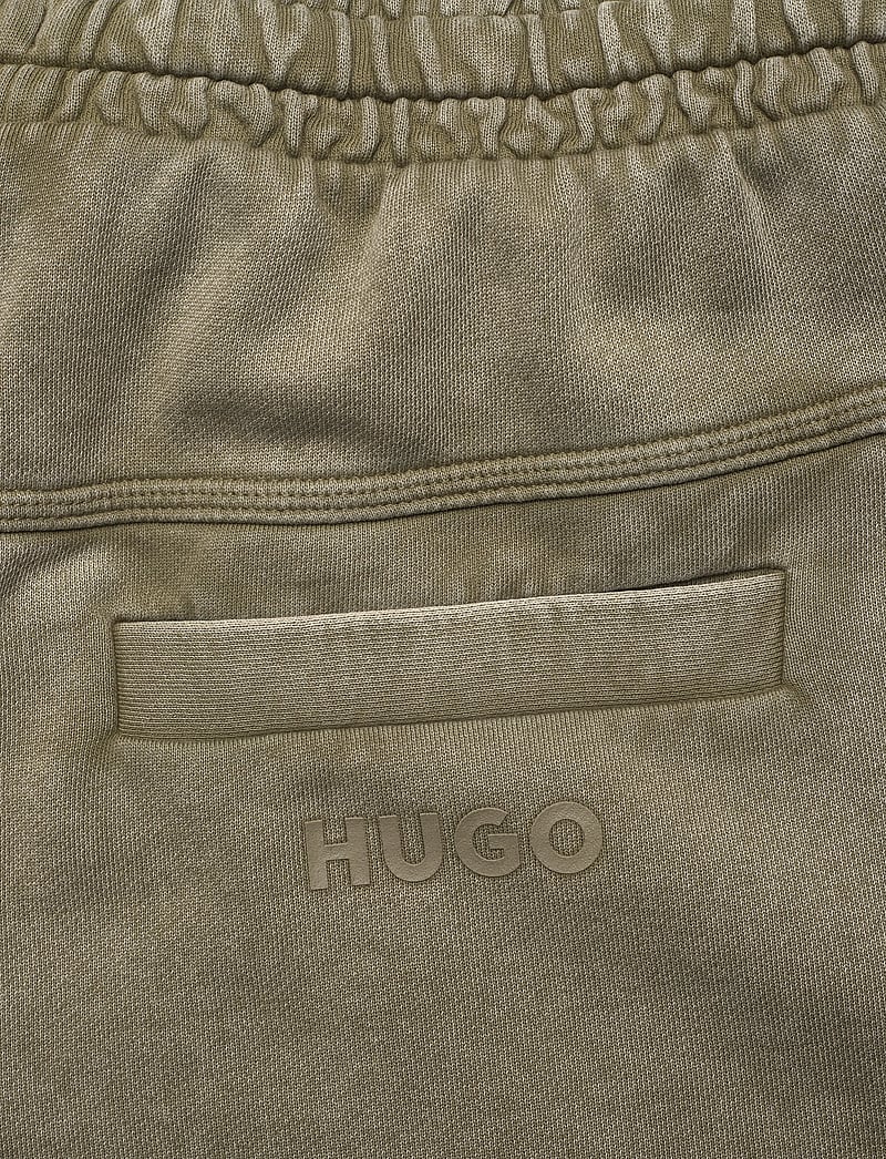 HUGO BLUE - Nebusho - casual shorts - open green - 4