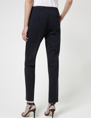 HUGO - The Fitted Trousers - kostymbyxor - dark blue - 8