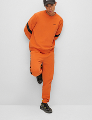 HUGO - Ditron - sportiska stila džemperi - dark orange - 1