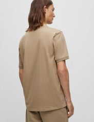 HUGO - Diragolino_C - laisvalaikio marškinėliai - open brown - 3