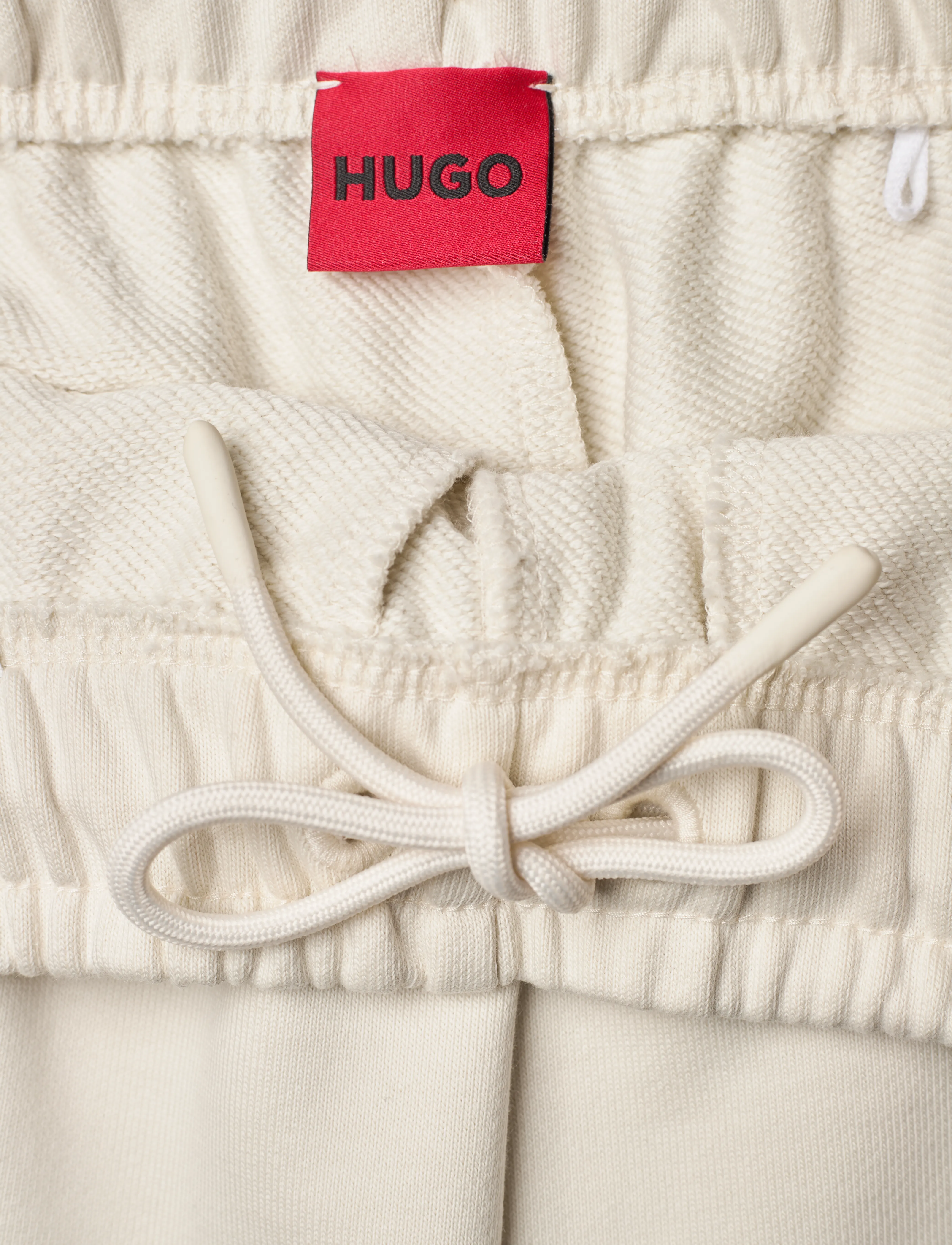 HUGO - Njola_2 - open white - 3