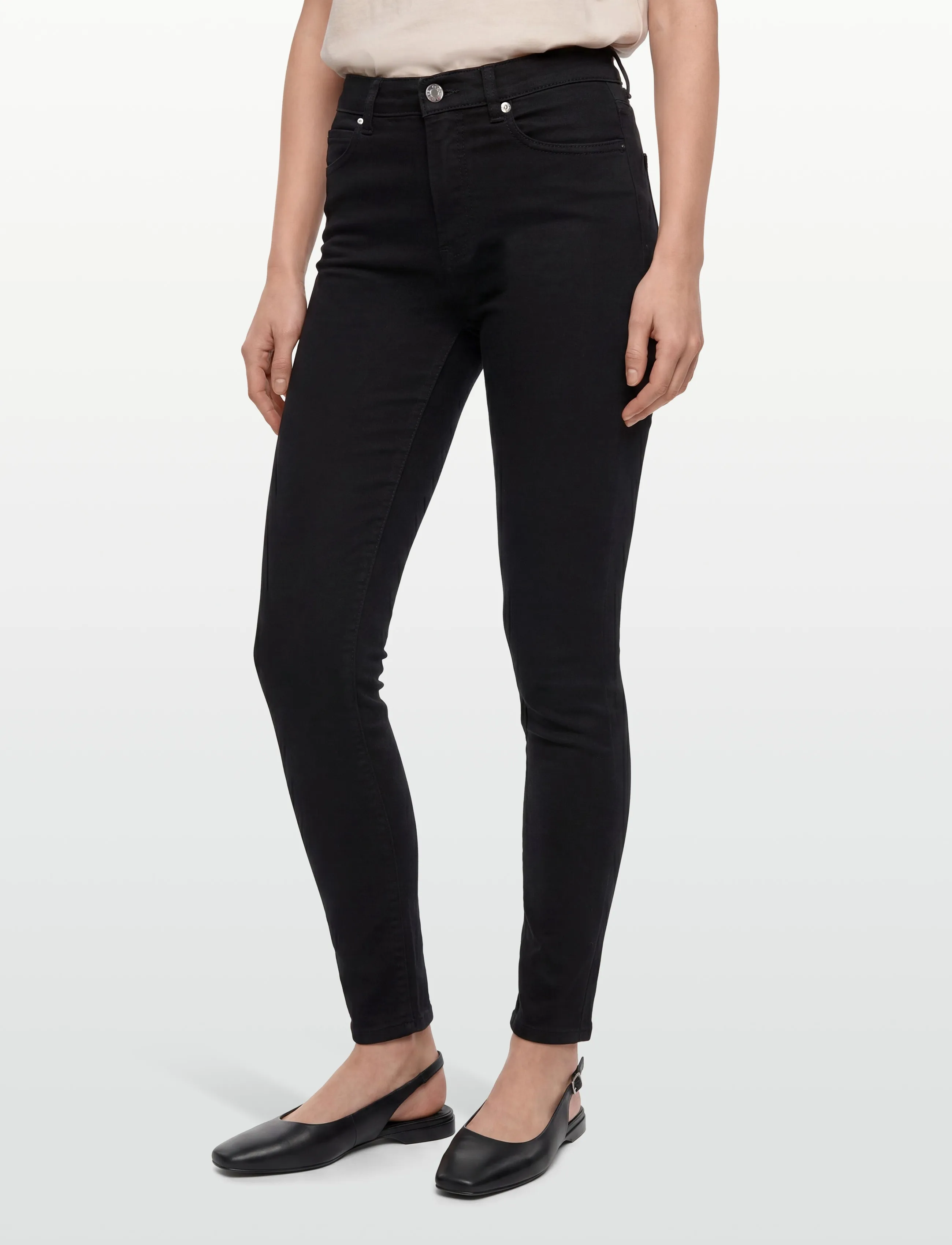 HUGO - 932 - kitsad teksad - black - 3