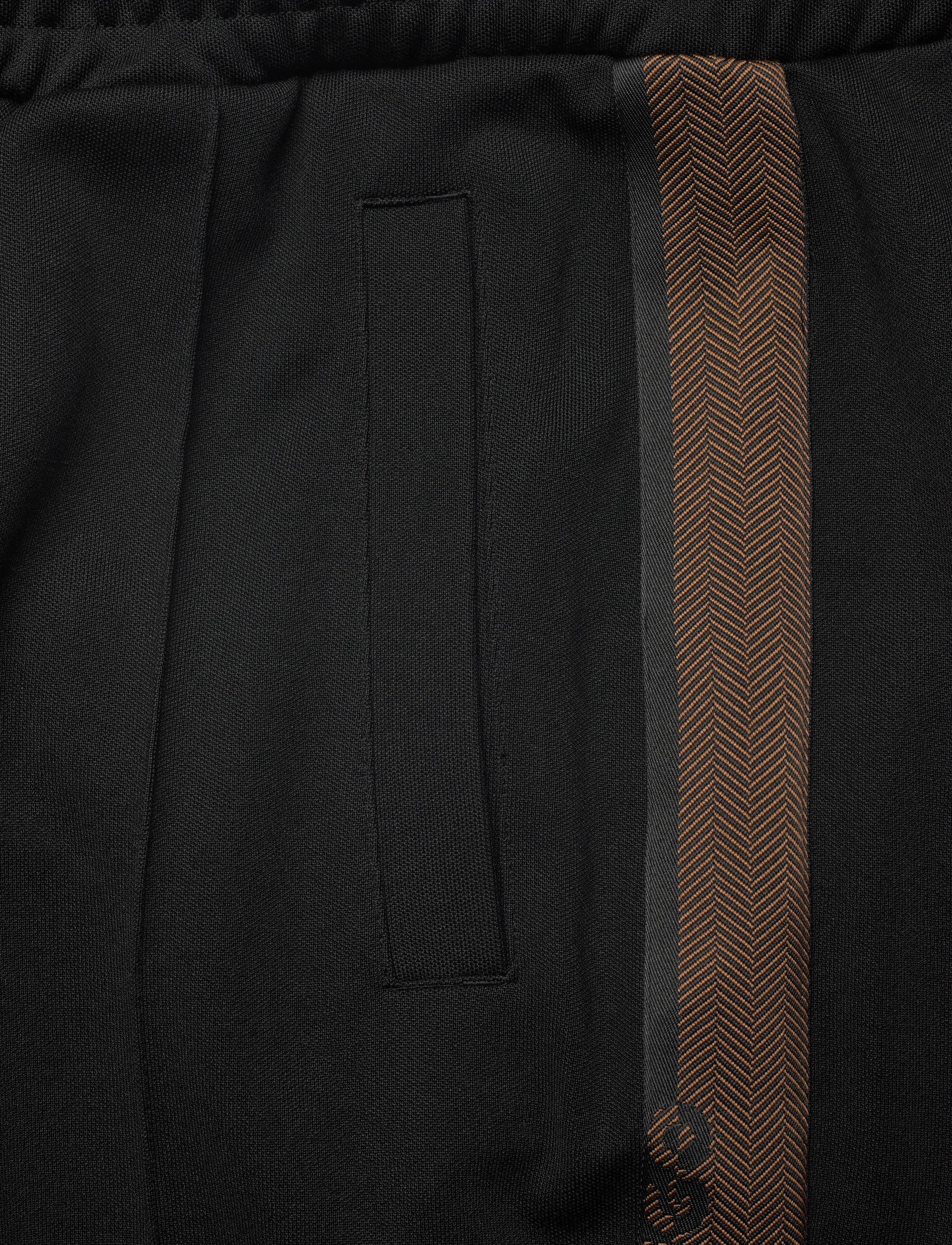HUGO - Derwent - black - 4
