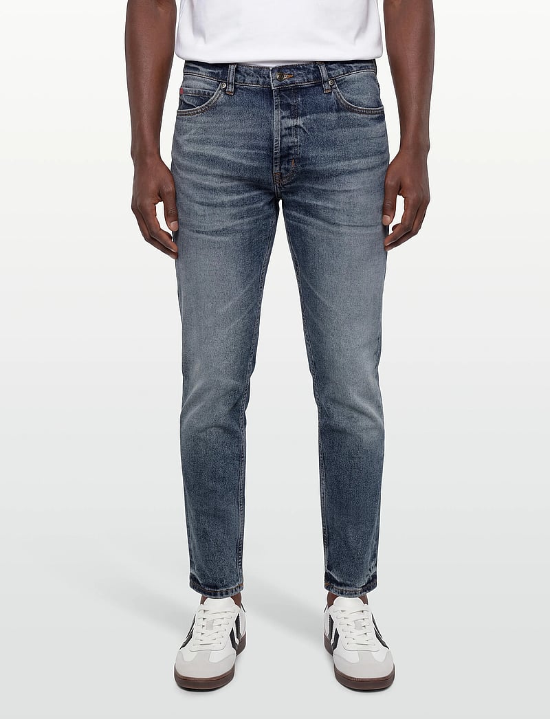 HUGO - HUGO 634 - tapered jeans - bright blue - 3