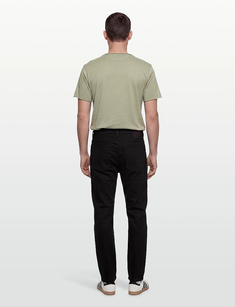 HUGO - HUGO 634 - tapered jeans - black - 4